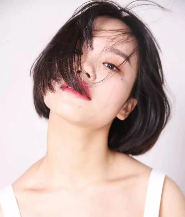 22岁女孩惹何炅泪奔:当她脱下裙子 你才知道有多美