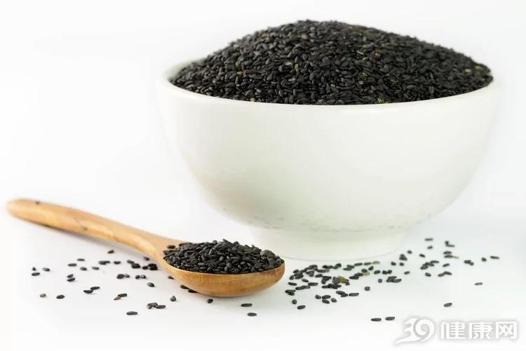 每天一把黑芝麻:用对了能乌发 用错了变秃头