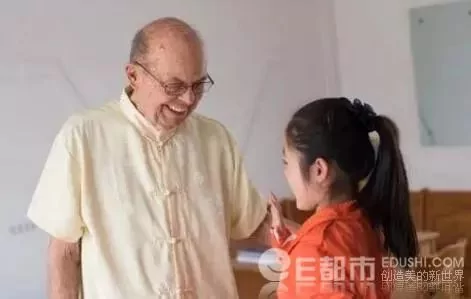 85岁美国教授扎根山西无偿教中国孩子英语 善良不分国界!