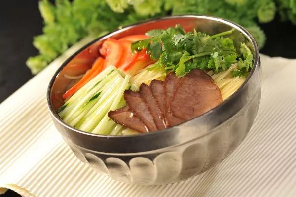炎夏怎么少得了凉面 但要小心细菌超标肠胃炎上身