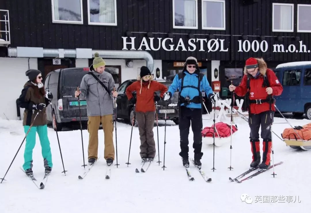 父女登山遭遇雪崩 女儿被深埋4小时后 一人一汪带来了生的奇迹