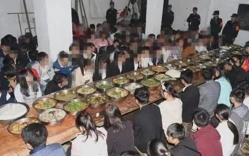 丈夫外出打工 突然打电话说想吃西红柿 妻子挂电话后立刻报了警