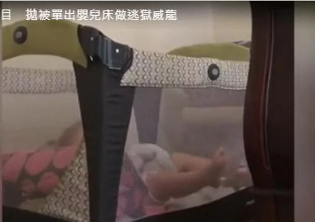 萌翻啦!美国德州女婴翻婴儿床“出逃”!