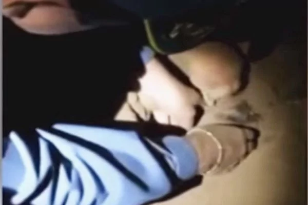 震惊!女婴不哭闹 家人将她活埋 警方挖出 奇迹生还(组图)
