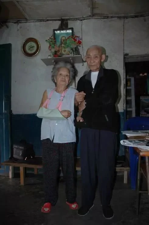 八旬老兵相亲 对方竟是失散60年的结发妻子