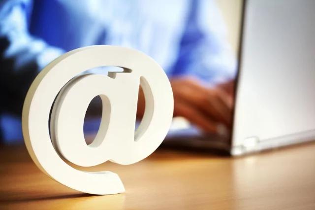 填写 Email 时自动带入匿名转寄信箱 避免真实身分泄漏