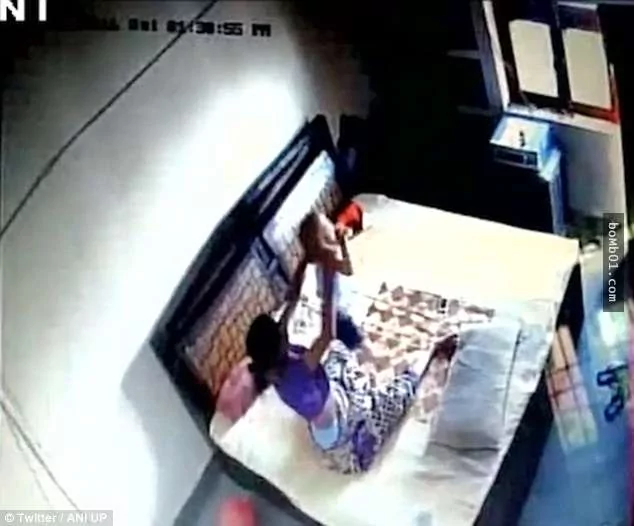 丈夫安装隐藏摄影机偷拍老婆如何照顾儿子 看到拍摄内容心碎地报警!