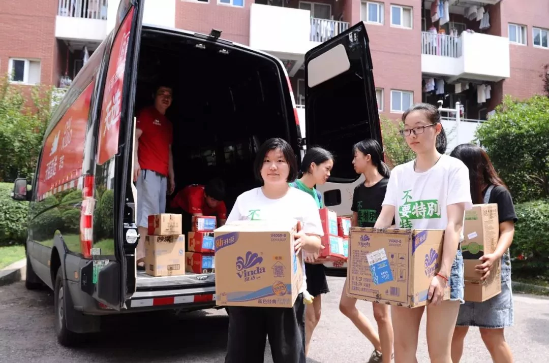 人生赢家!南京大二女生一次收到618个快递