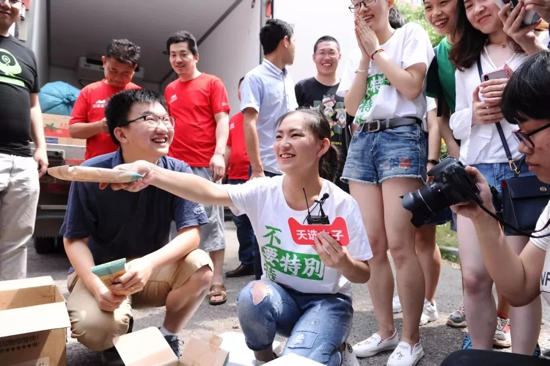 人生赢家!南京大二女生一次收到618个快递