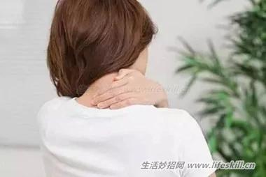 用手机电脑过度 肩颈僵硬疼痛怎么办?