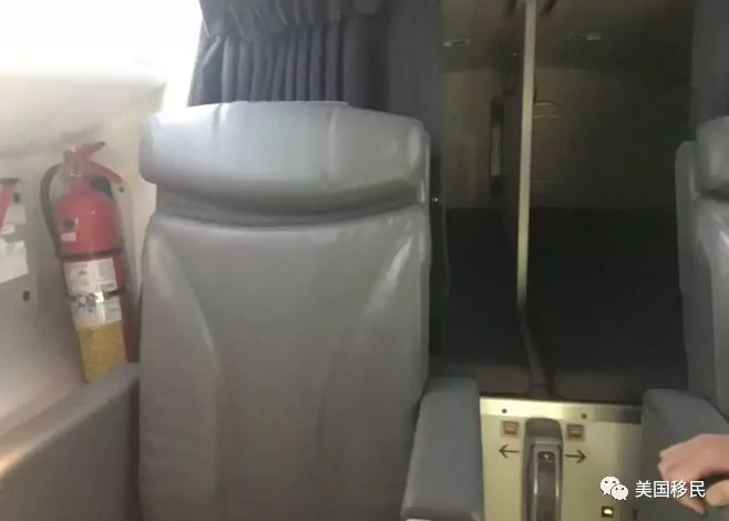揭秘! 中美长途飞机上 有些空位你拿钱都买不到!
