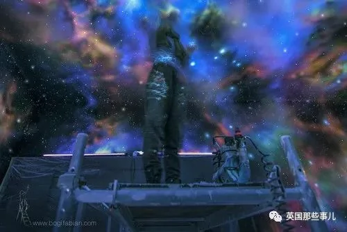 把银河装进卧室!匈牙利美女改造后的卧室 太梦幻!
