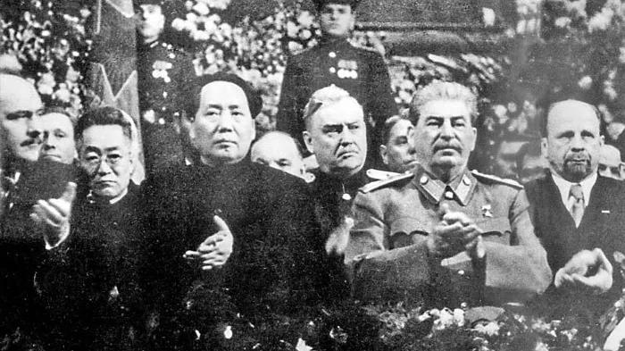 苏共秘档解密共产国际对中共的控制 毛畏惧斯大林
