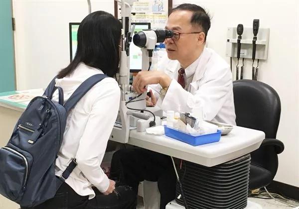 抽烟喝酒伤身又伤眼 眼科名医分享2护眼秘诀