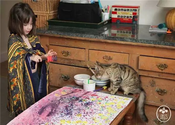 当自闭症萝莉遇到猫:五岁艺术家的诞生传奇