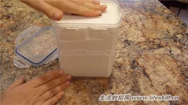 巧把厨房纸巾diy成清洁用湿巾 阿波罗新闻网