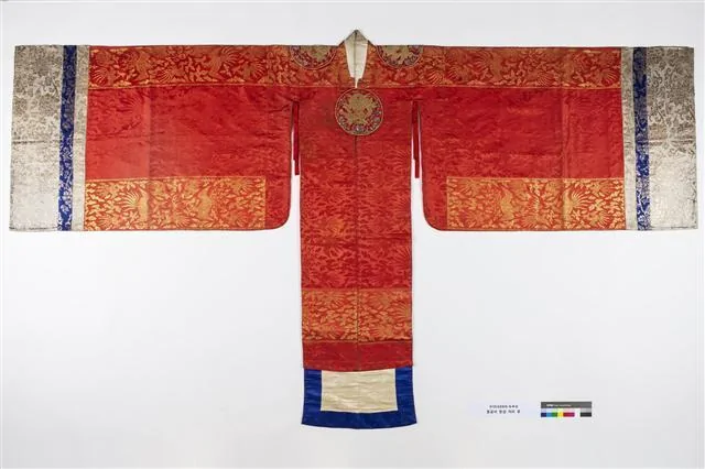 快看!韩国100多年前皇太子妃的结婚礼服长这样