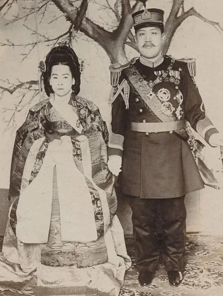 快看!韩国100多年前皇太子妃的结婚礼服长这样
