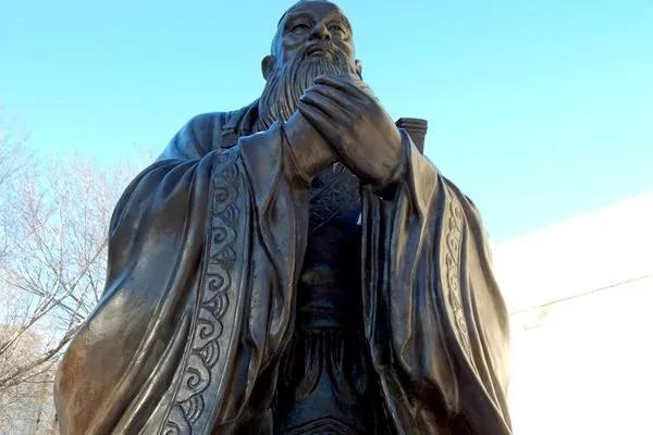 《论语》灵魂:出行“游必要方” 长大“而立之年” 蕴含孔子的趣味和快乐!
