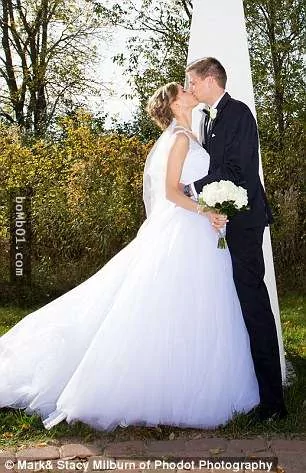 她邀请陌生男人和她跳重要的婚礼开场舞 宾客知道真相后超感动!