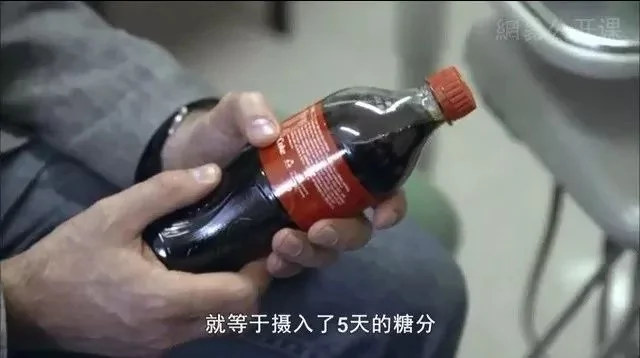 澳洲导演记录:自己60天每天吃40勺糖的身体变化!