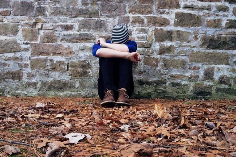 研究:孤独年轻人较有心理问题、失业机率高