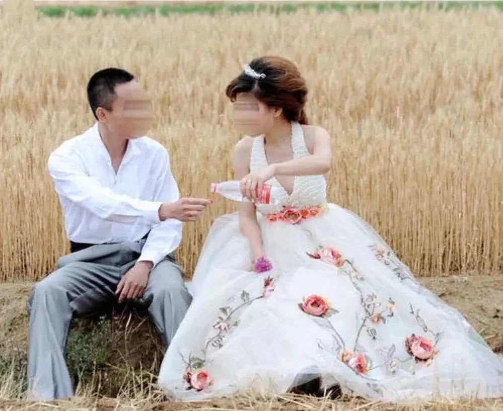 千万别得罪婚纱摄影师 不然看到照片后会哭的