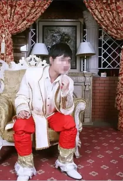 千万别得罪婚纱摄影师 不然看到照片后会哭的
