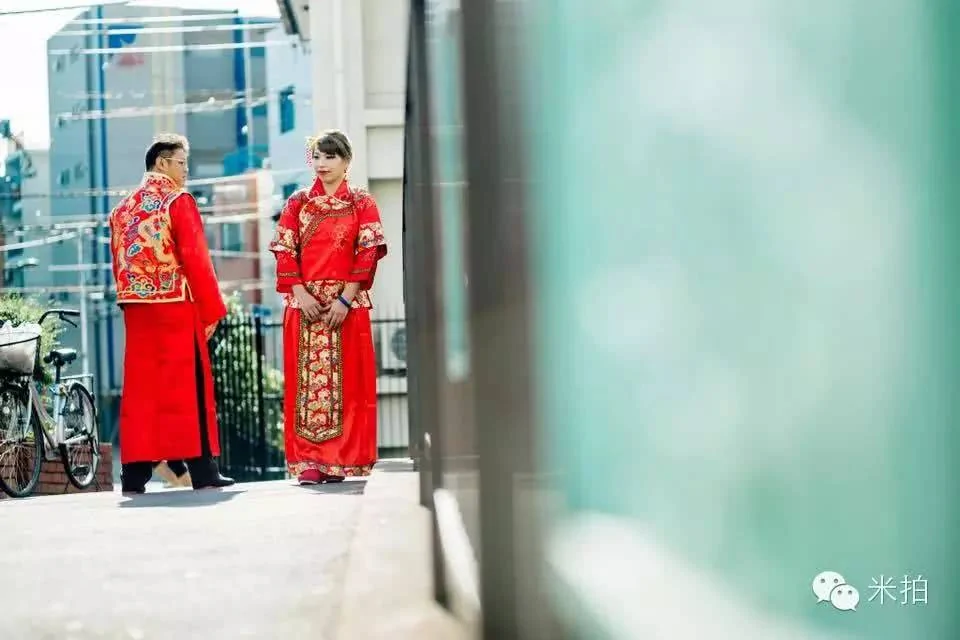 千万别得罪婚纱摄影师 不然看到照片后会哭的