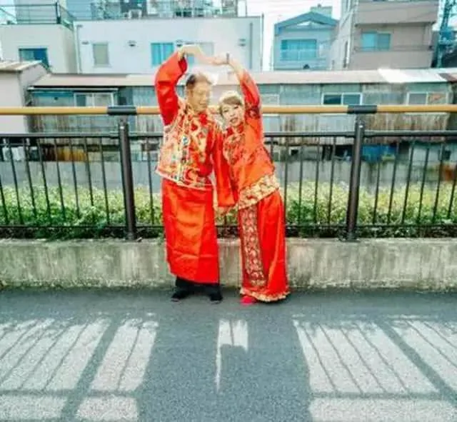 千万别得罪婚纱摄影师 不然看到照片后会哭的
