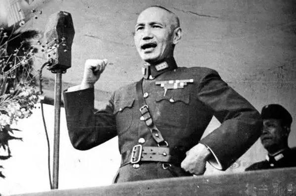 【老照片】蒋介石在庐山阐述论持久战 被老毛抄去了
