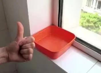 风油精加花露水混在一起 比蚊香还好用 整个夏天都不用买蚊香了
