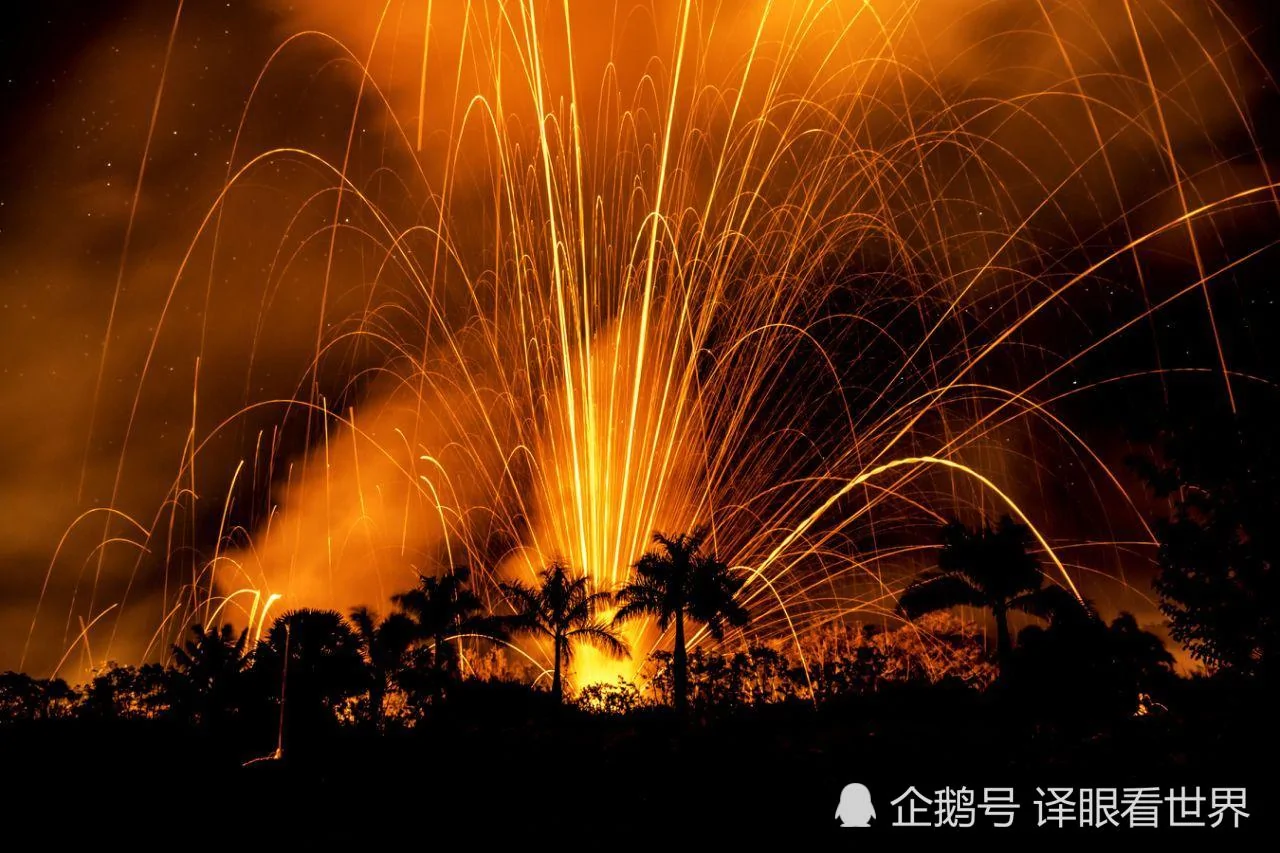 摄影师近拍夏威夷火山喷发:1400度岩浆沸腾 场面震撼
