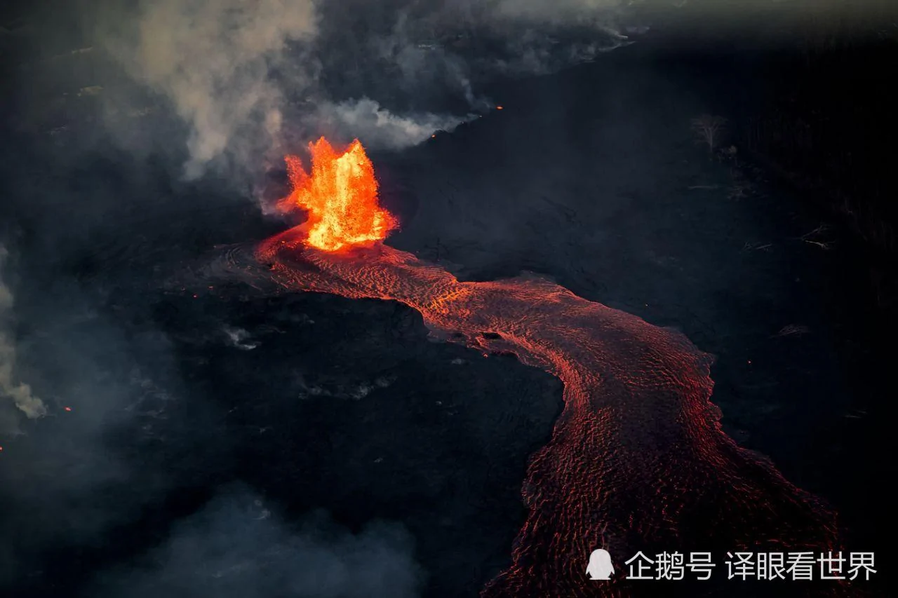 摄影师近拍夏威夷火山喷发:1400度岩浆沸腾 场面震撼