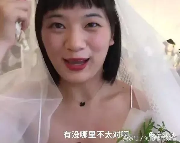 姑娘穿婚纱参加前男友的毕业典礼 结果…