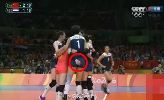 运动员为什么总喜欢互摸屁屁?