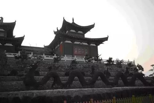 8000多米的地下长城 700多年未被发现