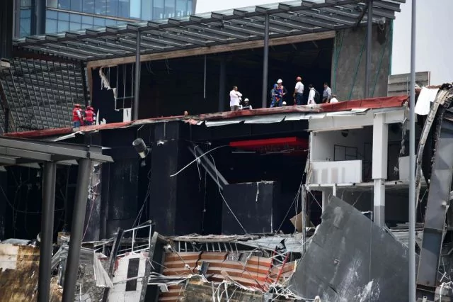 墨西哥百货公司营业时间崩塌 场面震撼吓坏民众!