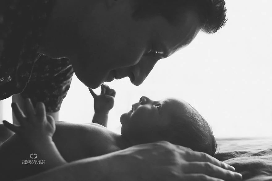摄影师用不同角度 拍出婴儿的“真正灵魂”!