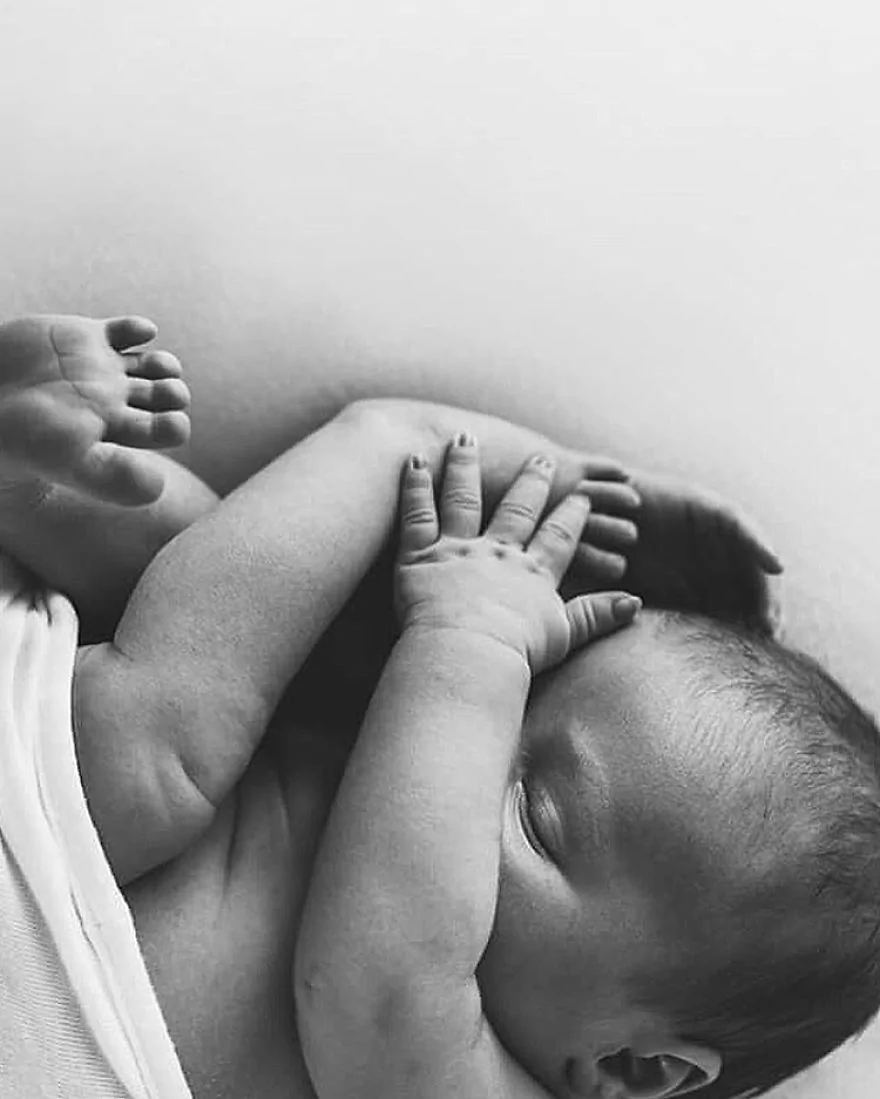 摄影师用不同角度 拍出婴儿的“真正灵魂”!