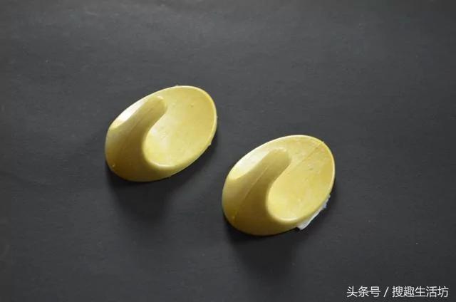 厨房里放几个挂钩 能帮你解决厨房里很多的难题 家家户户都需要