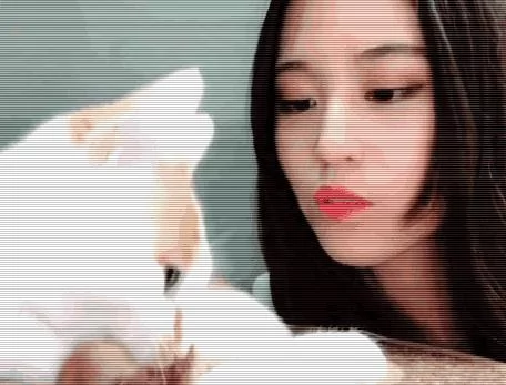 主人朝喵星人吹气 橘猫伸手勾住下巴深吻:满意了吧 女人真烦!