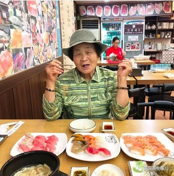 80岁的吃播网红 这老奶奶真的很会玩啊!