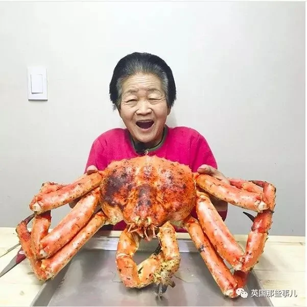 80岁的吃播网红 这老奶奶真的很会玩啊!