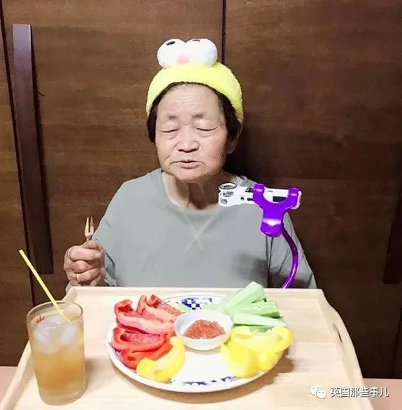 80岁的吃播网红 这老奶奶真的很会玩啊!