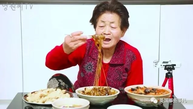 80岁的吃播网红 这老奶奶真的很会玩啊!
