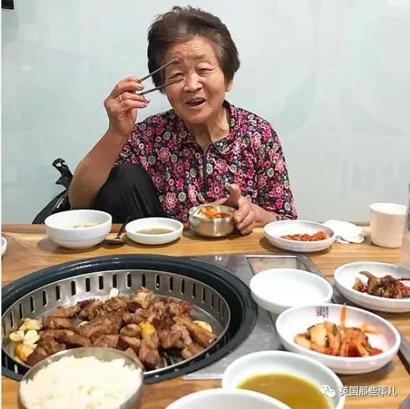 80岁的吃播网红 这老奶奶真的很会玩啊!