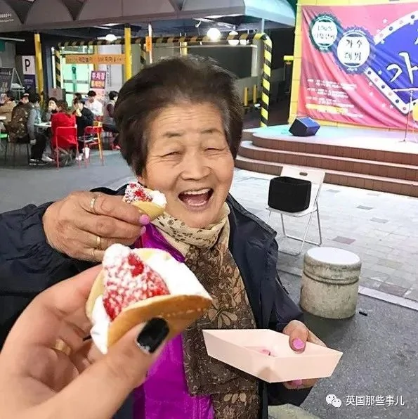 80岁的吃播网红 这老奶奶真的很会玩啊!