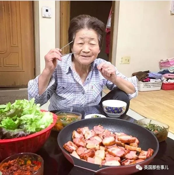 80岁的吃播网红 这老奶奶真的很会玩啊!