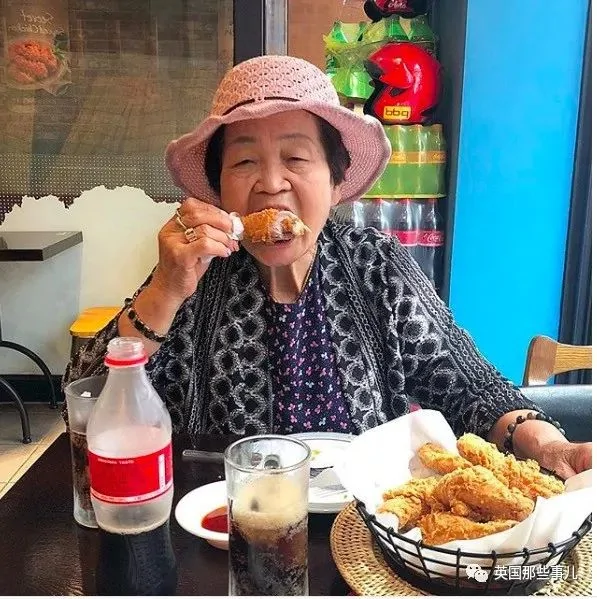 80岁的吃播网红 这老奶奶真的很会玩啊!